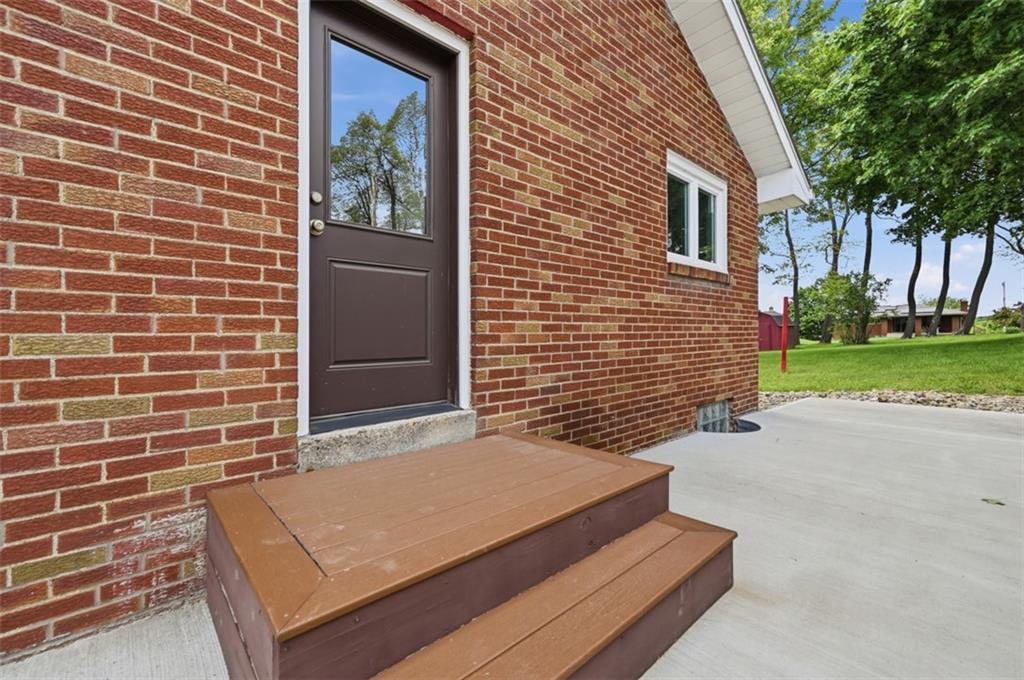 6 Greenview Drive McKees Rocks, PA 15136 - Photo 5 of 44