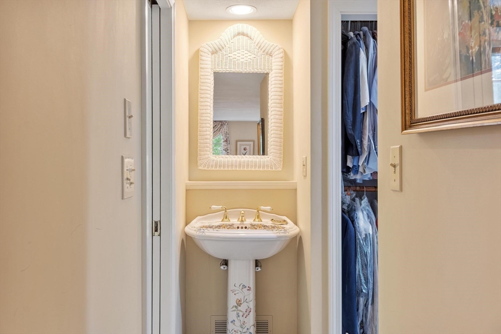 19 Huntingdon Road Lynnfield, MA 01940 - Photo 28 of 39