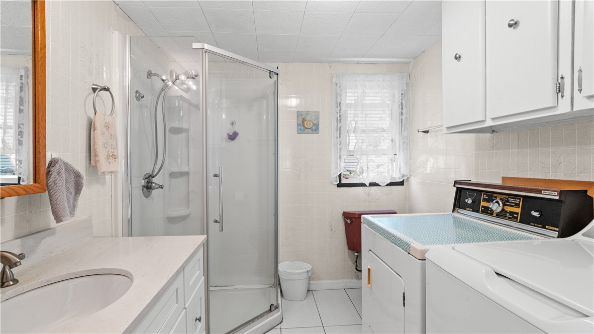 979 Toll Gate Road Warwick, RI 02886 - Photo 9 of 16