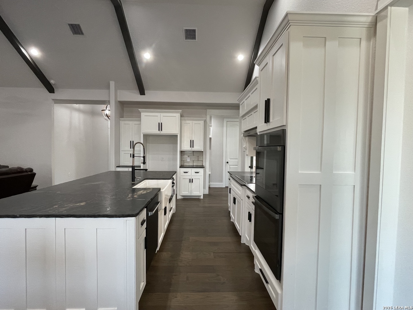 18 Valley View Uvalde, TX 78801 - Photo 8 of 46 Gallery Image 8