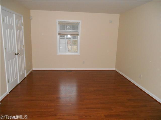 4995 Pine Hall Road Walkertown, NC 27051 - Photo 5 of 16 Den/Family/Great Room.