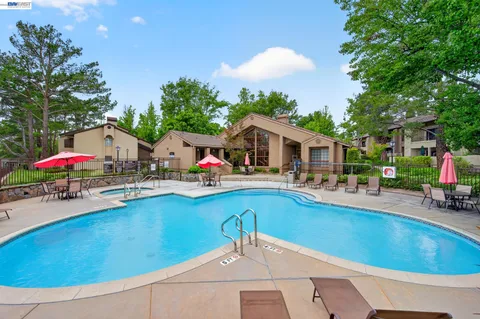 $700,000 | 610 Canyon Woods Court, Unit D, San Ramon, CA 94582