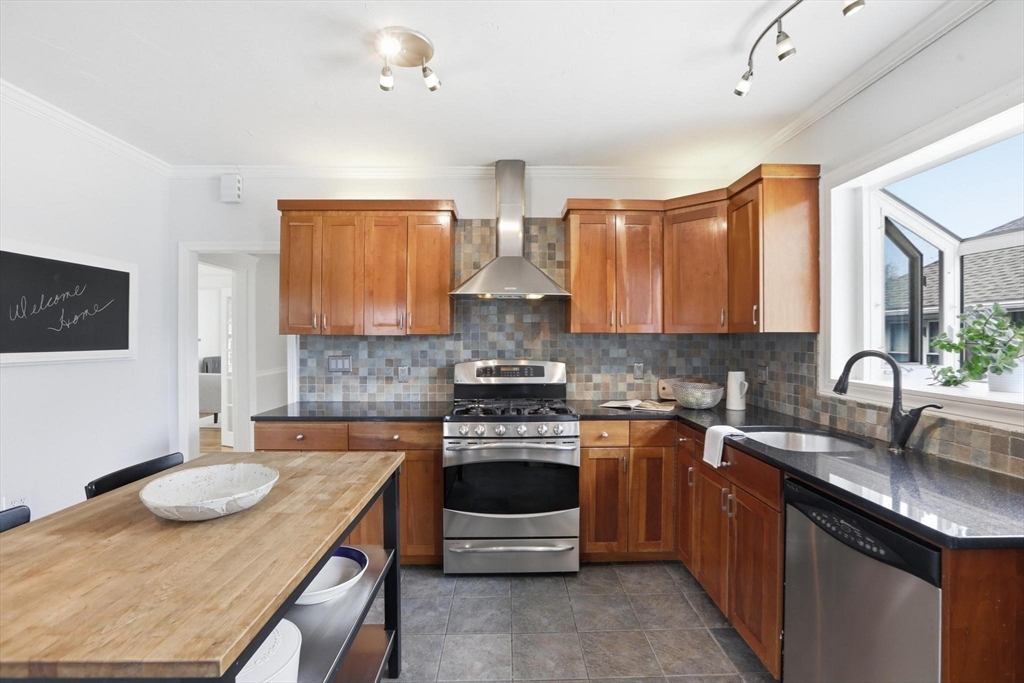 72-74 Parmenter Road, Unit 2 Waltham, MA 02453 - Photo 22 of 38