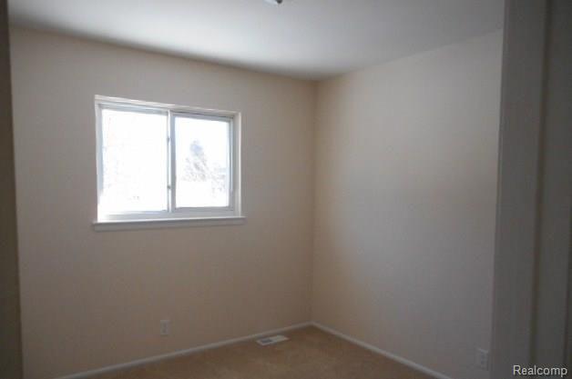 31589 Hayes Road Warren, MI 48088 - Photo 6 of 8 bed2.jpg