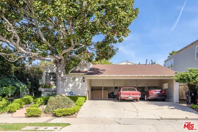 a view of a car park in front of house