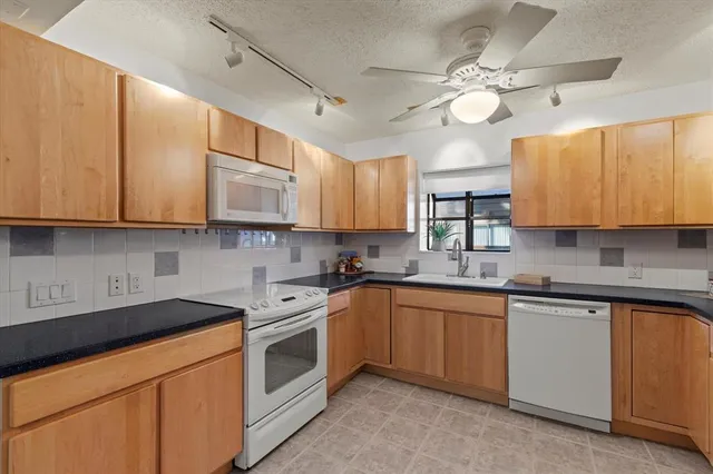 $200,000 | 15221 Berry Trail, Unit 709, Dallas, TX 75248