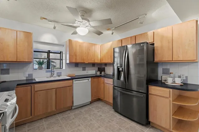 $200,000 | 15221 Berry Trail, Unit 709, Dallas, TX 75248