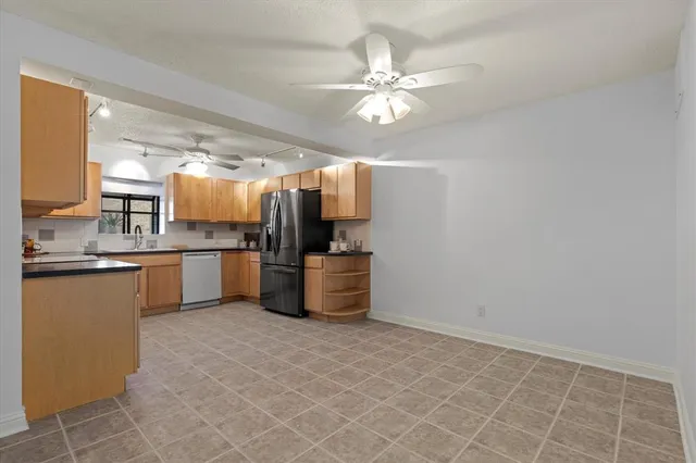 $200,000 | 15221 Berry Trail, Unit 709, Dallas, TX 75248