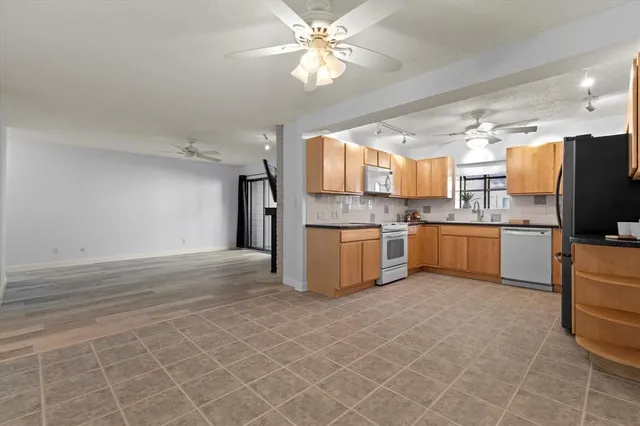 $200,000 | 15221 Berry Trail, Unit 709, Dallas, TX 75248