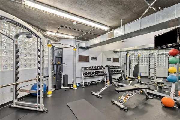 $4,800 | 3235 Roswell Road Northeast, Unit 409, Atlanta, GA 30305