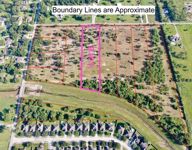 a street sign on the side of building