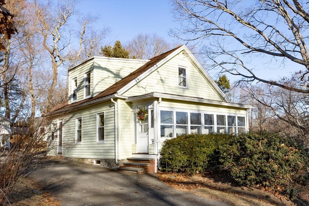 14 Walcott Road Beverly, MA 01915 - Photo 1 of 39 Gallery Image 1