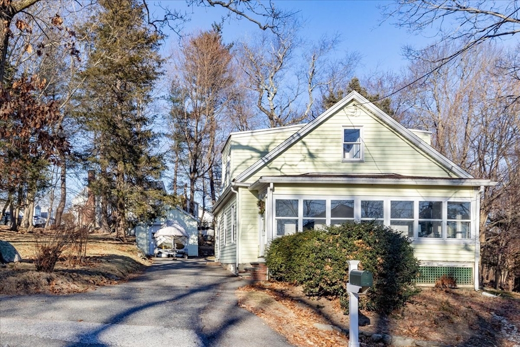 14 Walcott Road Beverly, MA 01915 - Photo 3 of 39 Gallery Image 3