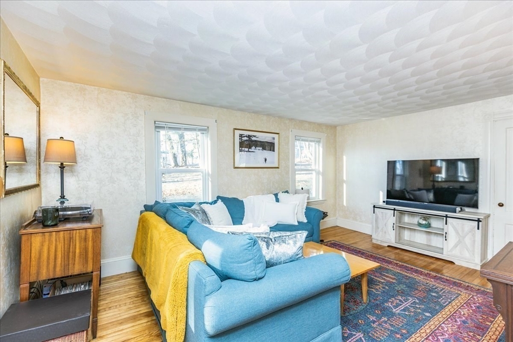 14 Walcott Road Beverly, MA 01915 - Photo 8 of 39 Gallery Image 8