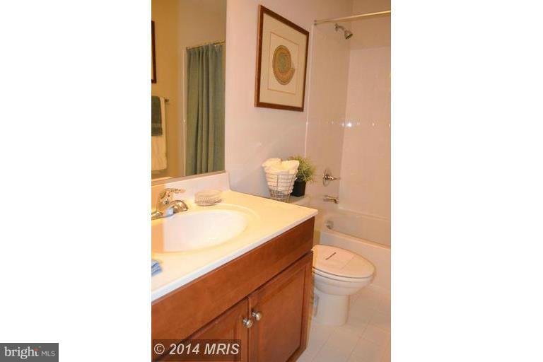 13604 Hidden Creek Road Manassas, VA 20112 - Photo 11 of 17 2nd Bath