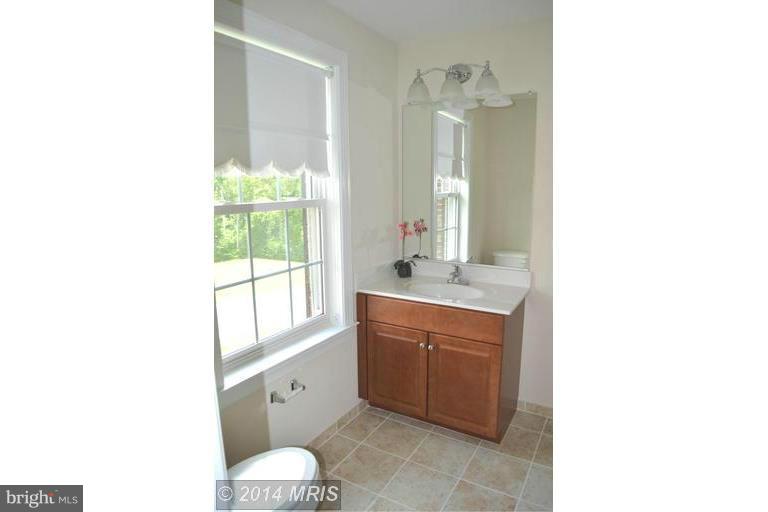 13604 Hidden Creek Road Manassas, VA 20112 - Photo 13 of 17 3rd Bath