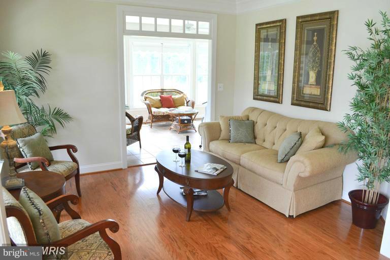 13604 Hidden Creek Road Manassas, VA 20112 - Photo 3 of 17 Living Room