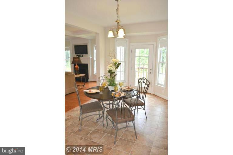 13604 Hidden Creek Road Manassas, VA 20112 - Photo 6 of 17 Kitchen Dining Area