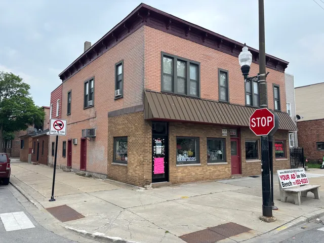 $1,300 | 10401 South Ewing Avenue, Unit 2R, Chicago, IL 60617