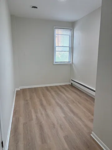 $1,300 | 10401 South Ewing Avenue, Unit 2R, Chicago, IL 60617