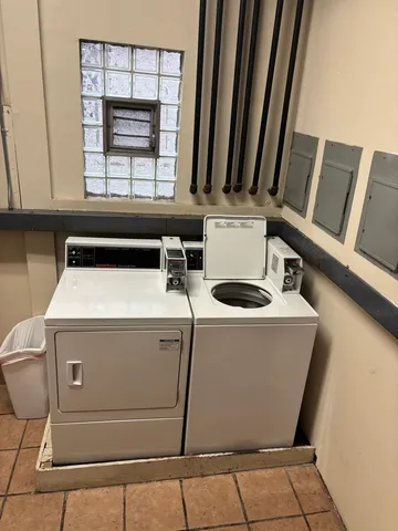 $1,300 | 10401 South Ewing Avenue, Unit 2R, Chicago, IL 60617