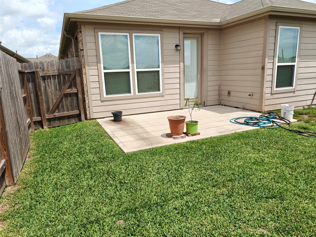 1270 Glendora Drive Rosharon, TX 77583 - Photo 21 of 43 a front view of a house with garden