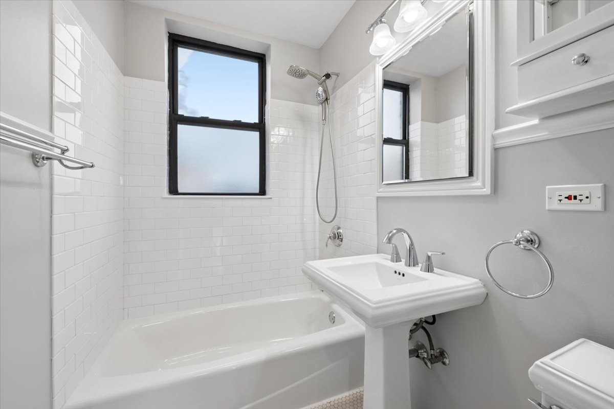 1340 West Irving Park Road, Unit 3 Chicago, IL 60613 - Photo 6 of 11