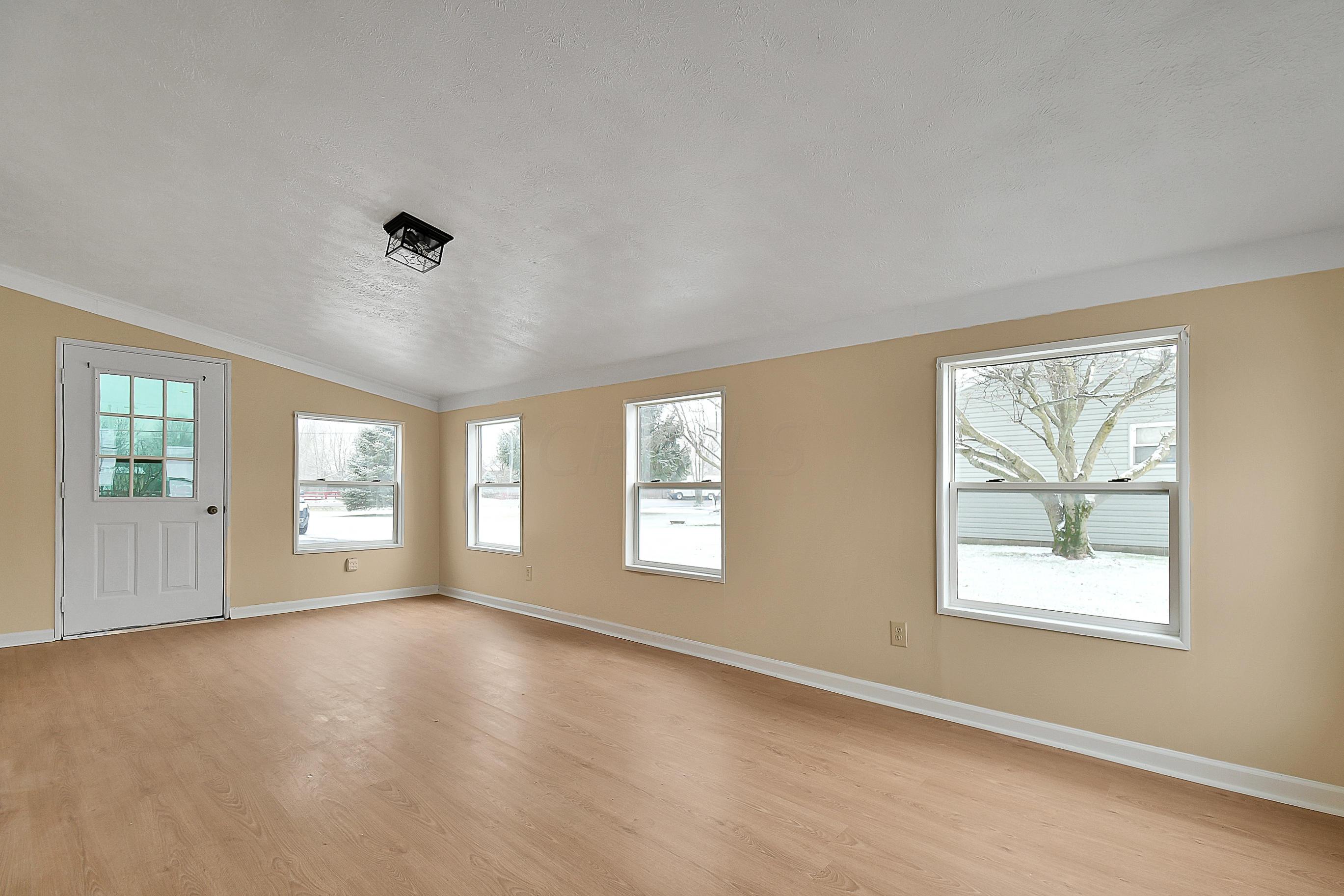 5322 Summit Road Southwest Pataskala, OH 43062 - Photo 13 of 29 Gallery Image 13