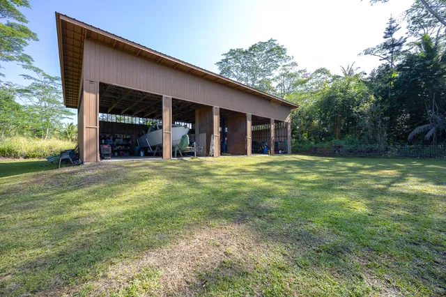 a view of a house with backyard and porch