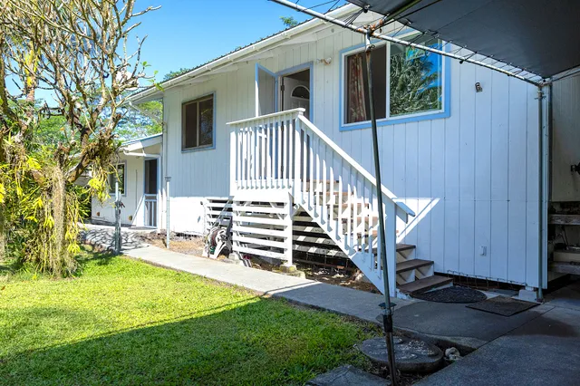 a view of a house with backyard and porch
