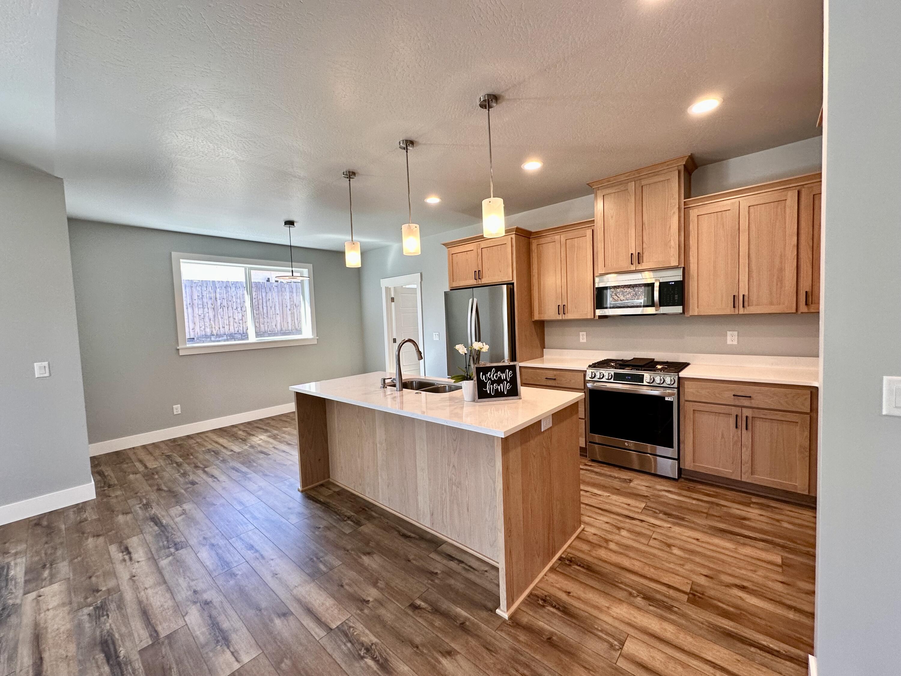 324 Randy Street Ashland, OR 97520 - Photo 5 of 35 Kitchen to Dining