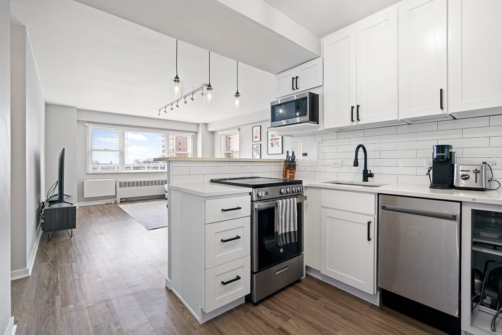 2909 North Sheridan Road, Unit 912 Chicago, IL 60657 - Photo 8 of 16 Gallery Image 8