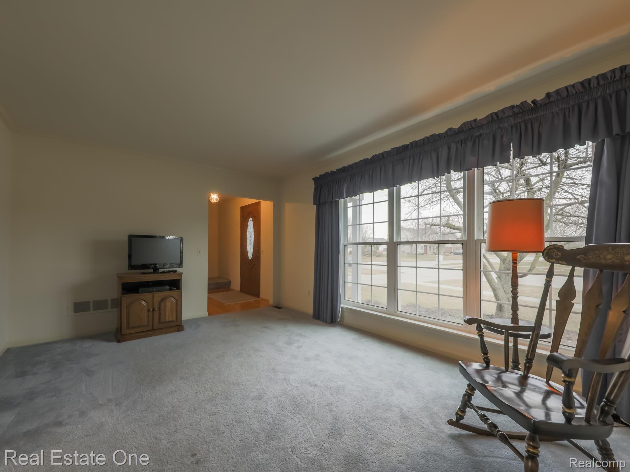 47039 Hanford Road Canton, MI 48187 - Photo 5 of 33 5-Hanford.jpg