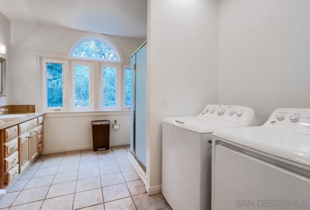 4499 Toyon Mountain Road Julian, CA 92036 - Photo 36 of 50 a view of utility room with washer and dryer