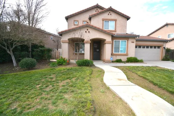 $475,000 | 2360 South Playa Avenue, Fresno, CA 93727