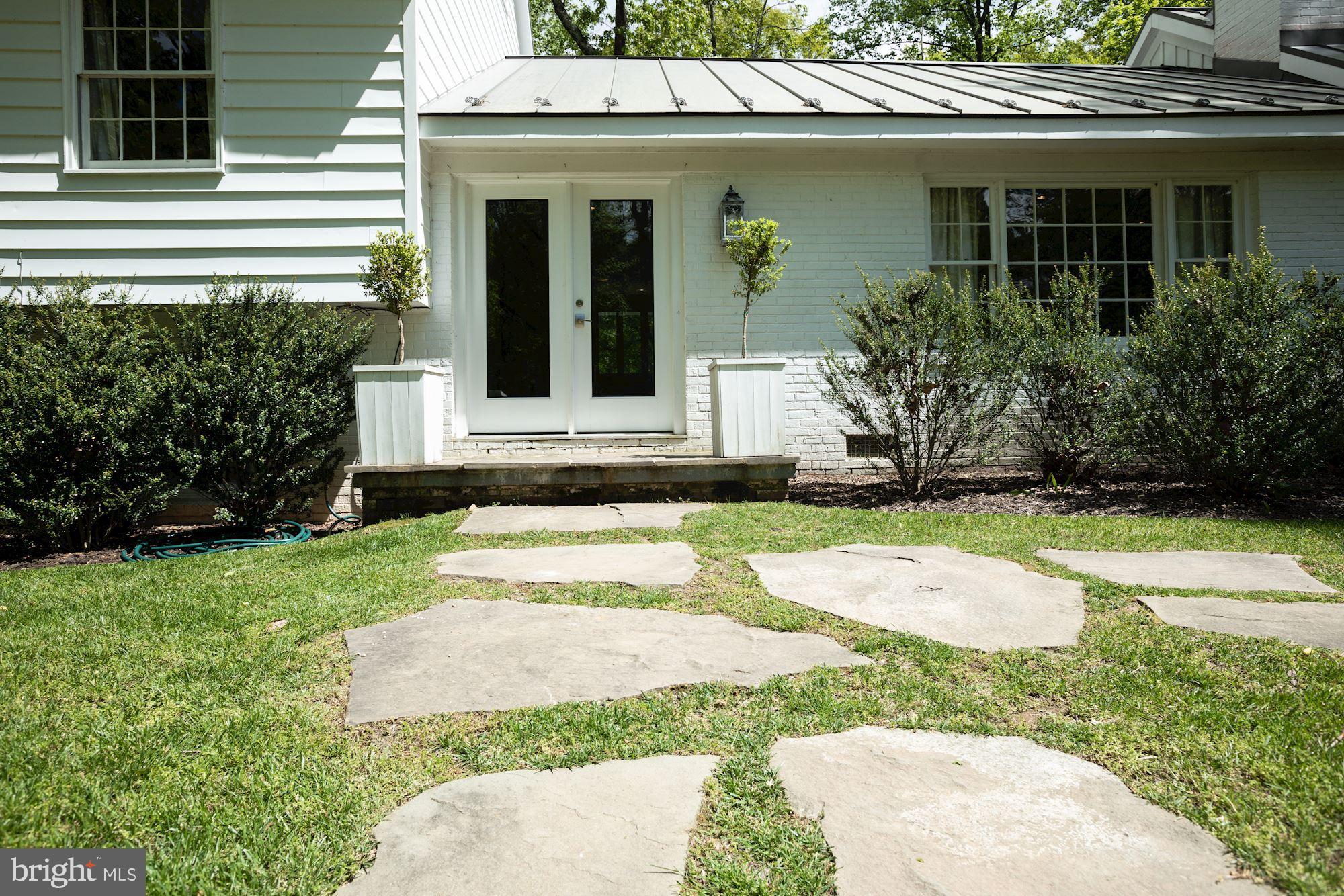 3755 Rectortown Road Marshall, VA 20115 - Photo 4 of 36 front entry way
