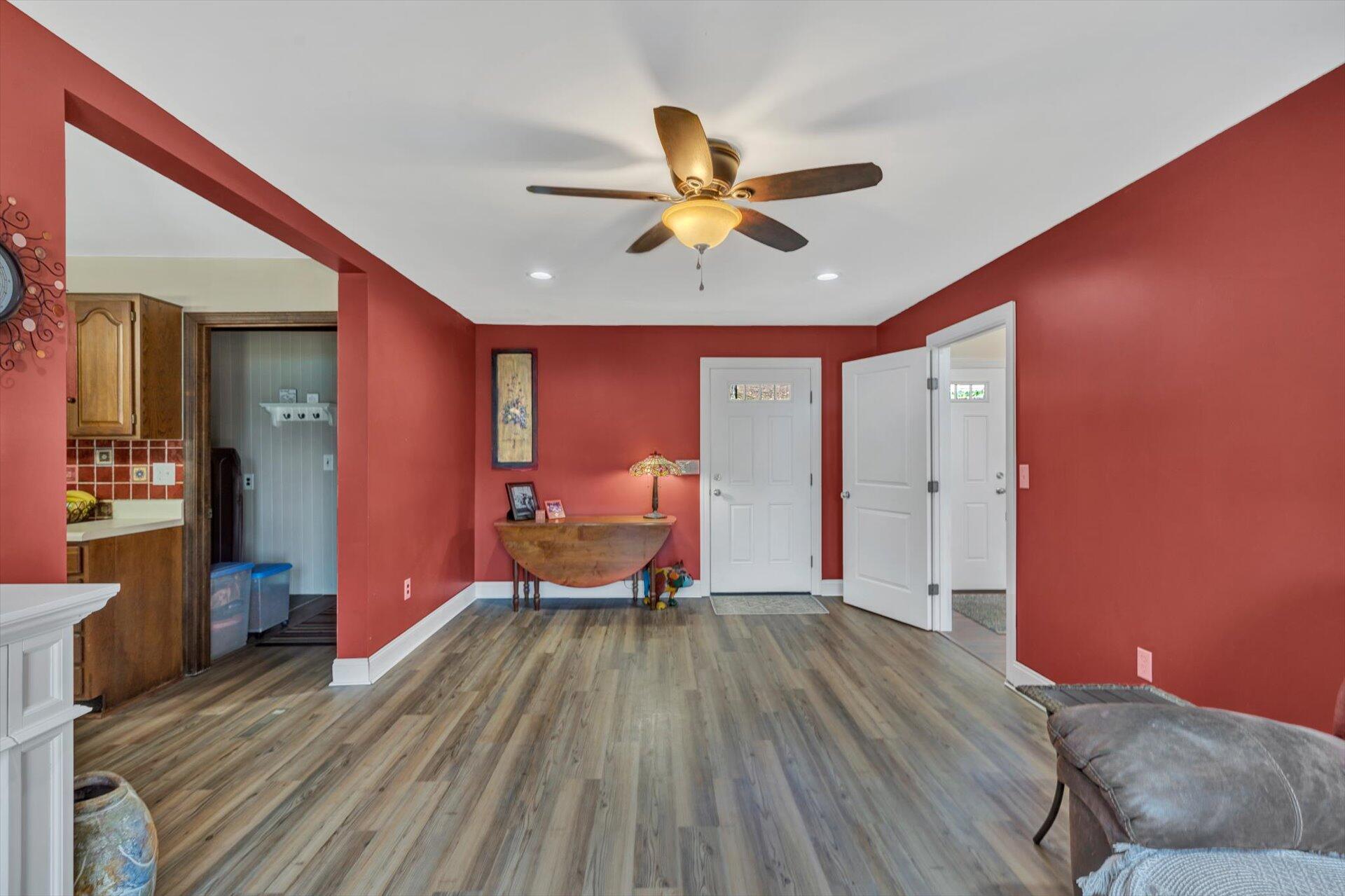 6235 Scruggs Road Moneta, VA 24121 - Photo 21 of 59 21-032920230031