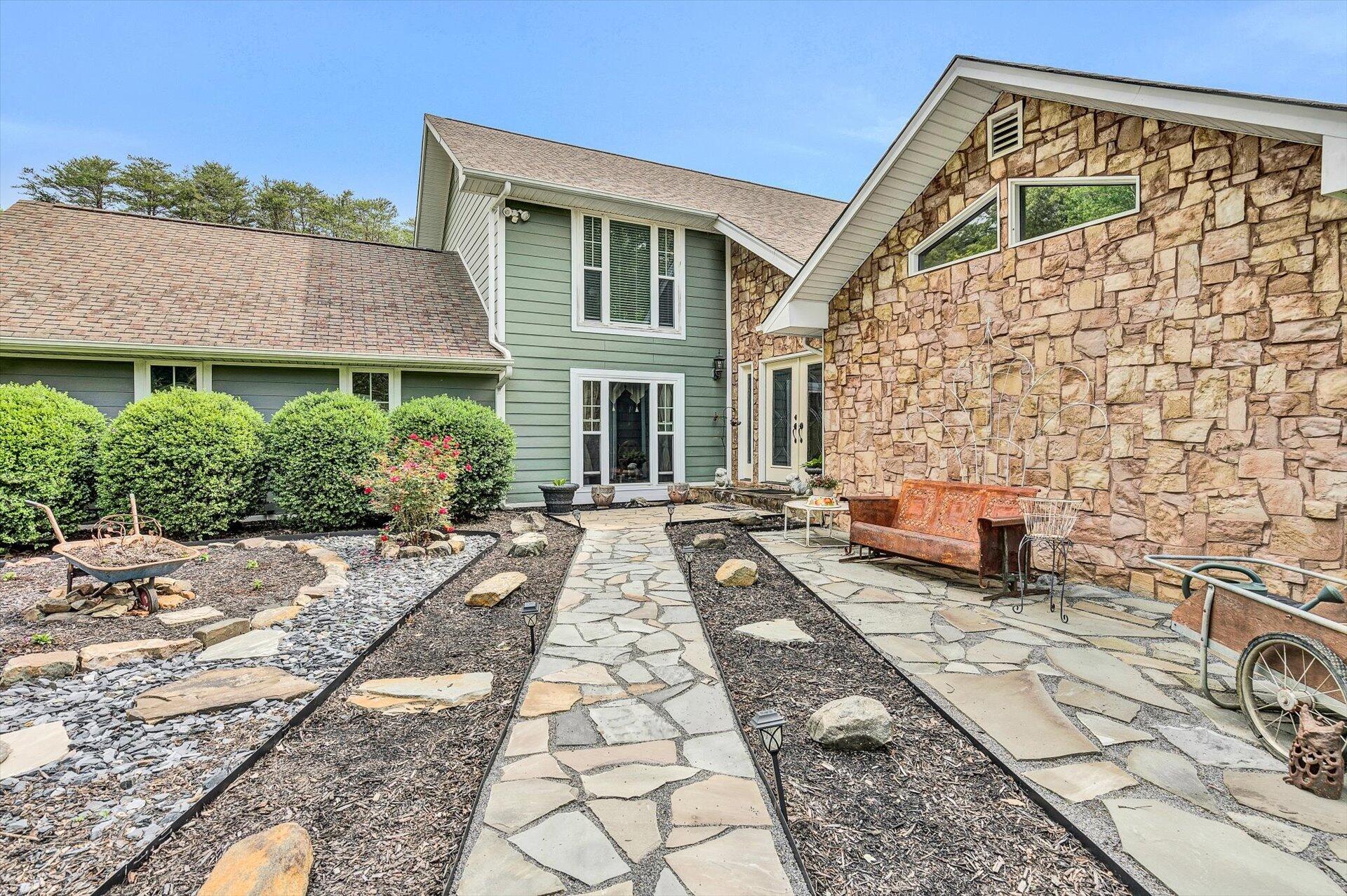 6235 Scruggs Road Moneta, VA 24121 - Photo 5 of 59 05-05-052520220052