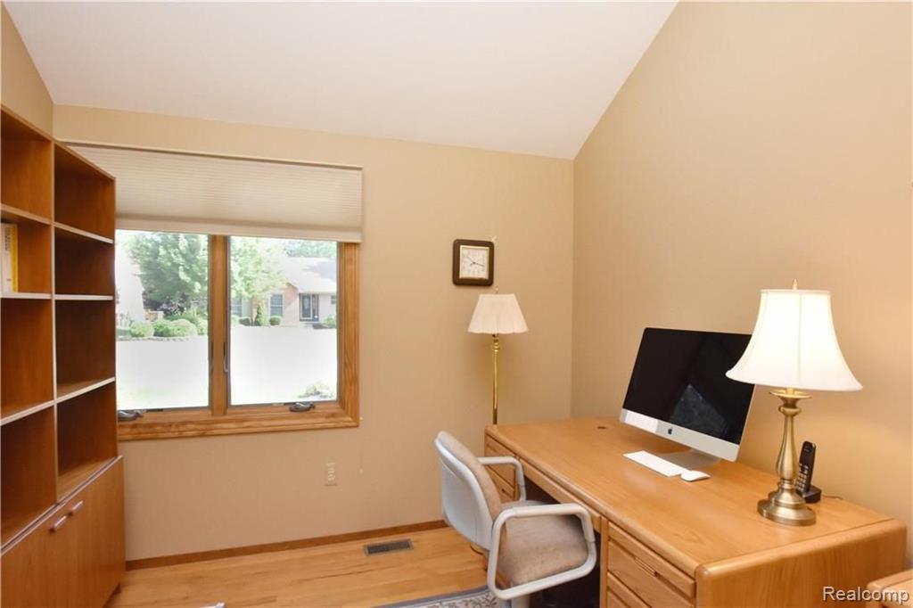 926 Ten Point Drive Rochester Hills, MI 48309 - Photo 15 of 29