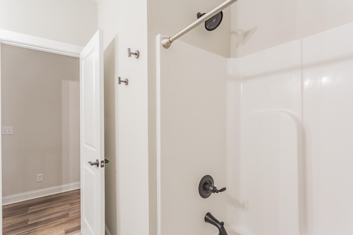 7490 Tailgate Loop Ooltewah, TN 37363 - Photo 16 of 25 3rd bathroom Tub/Shower combo