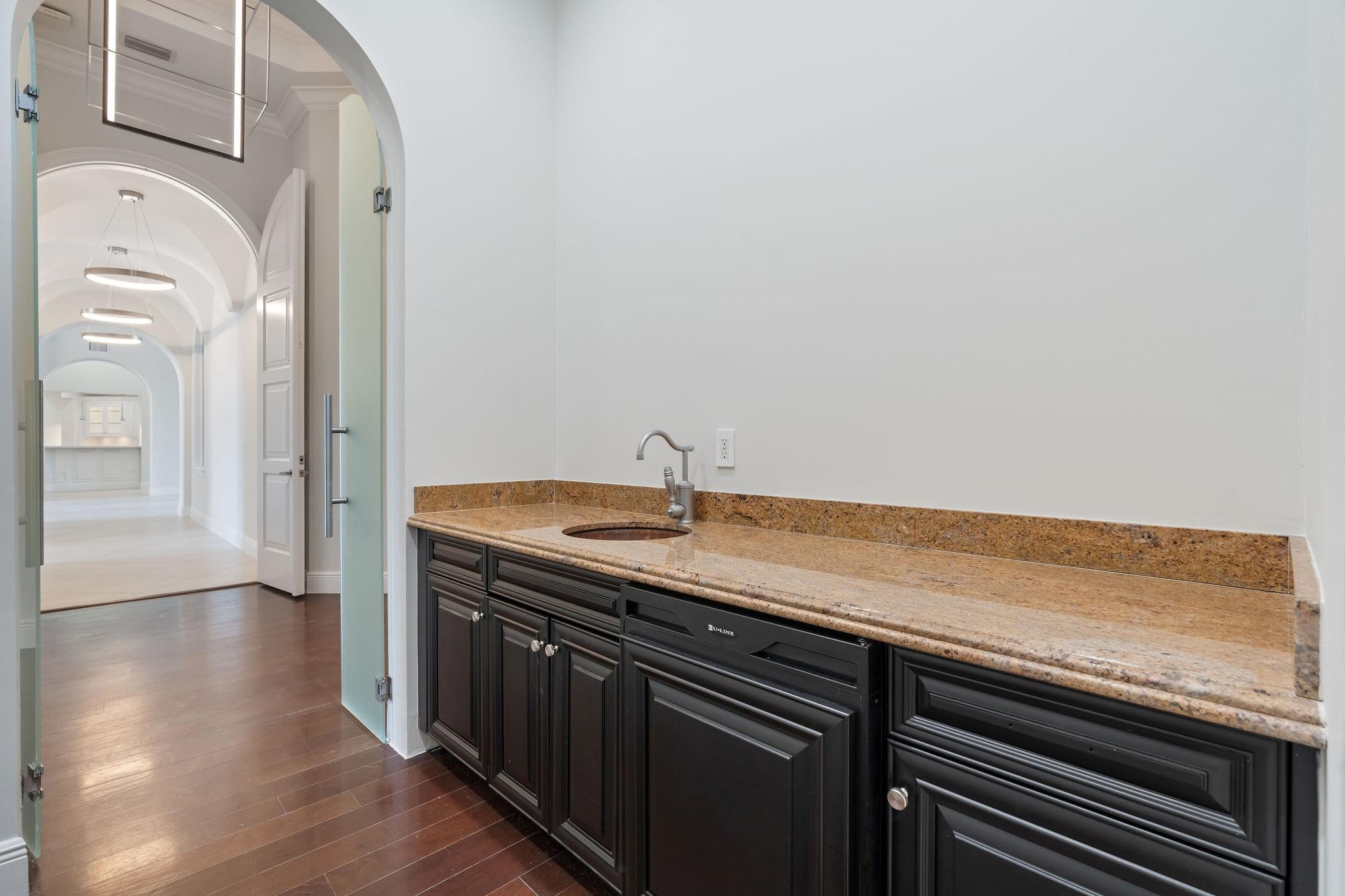 16850 Stratford Court Southwest Ranches, FL 33331 - Photo 42 of 84 PRIMARY ROOM WETBAR