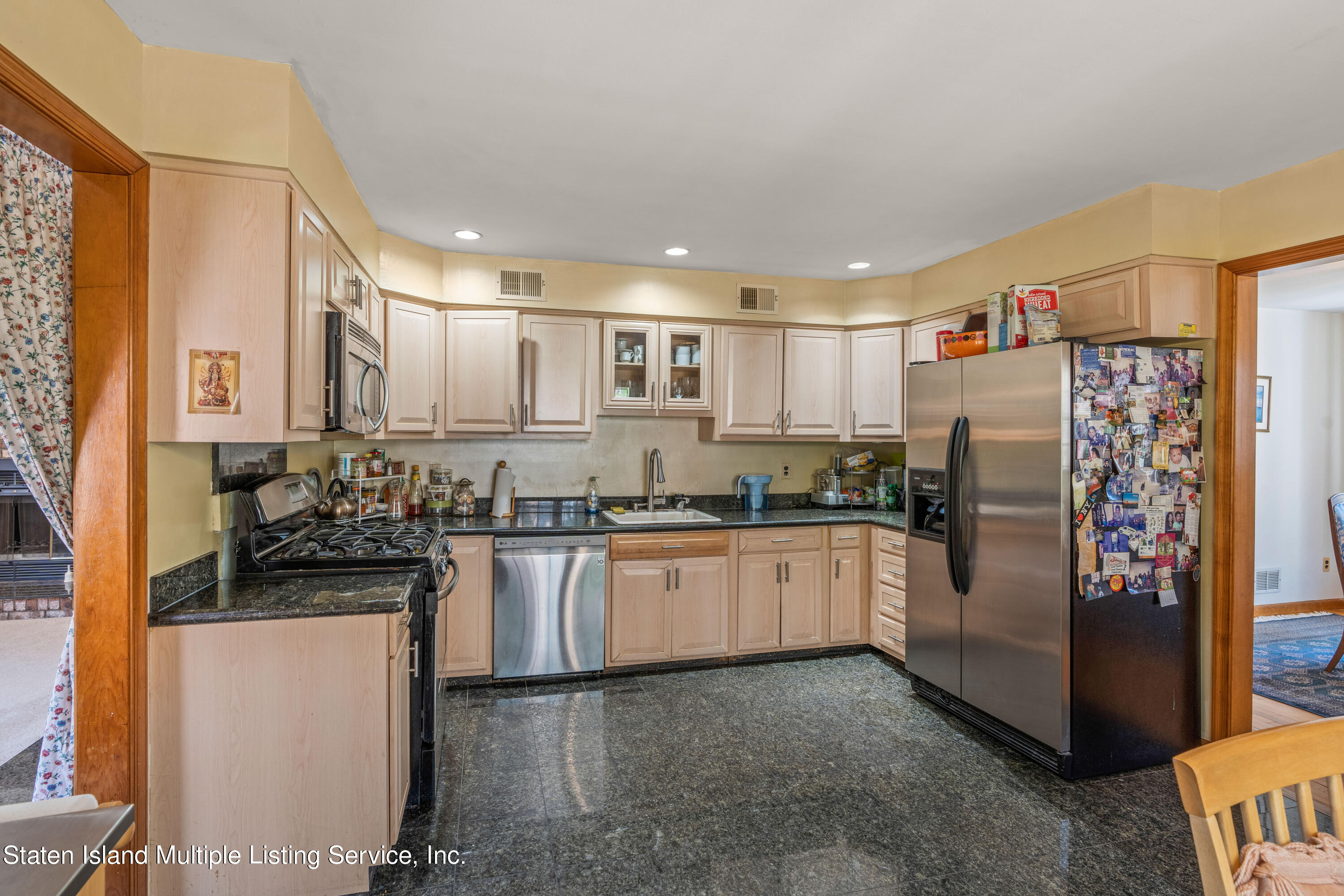 141 Grymes Hill Road Staten Island, NY 10301 - Photo 12 of 37 DSC09682