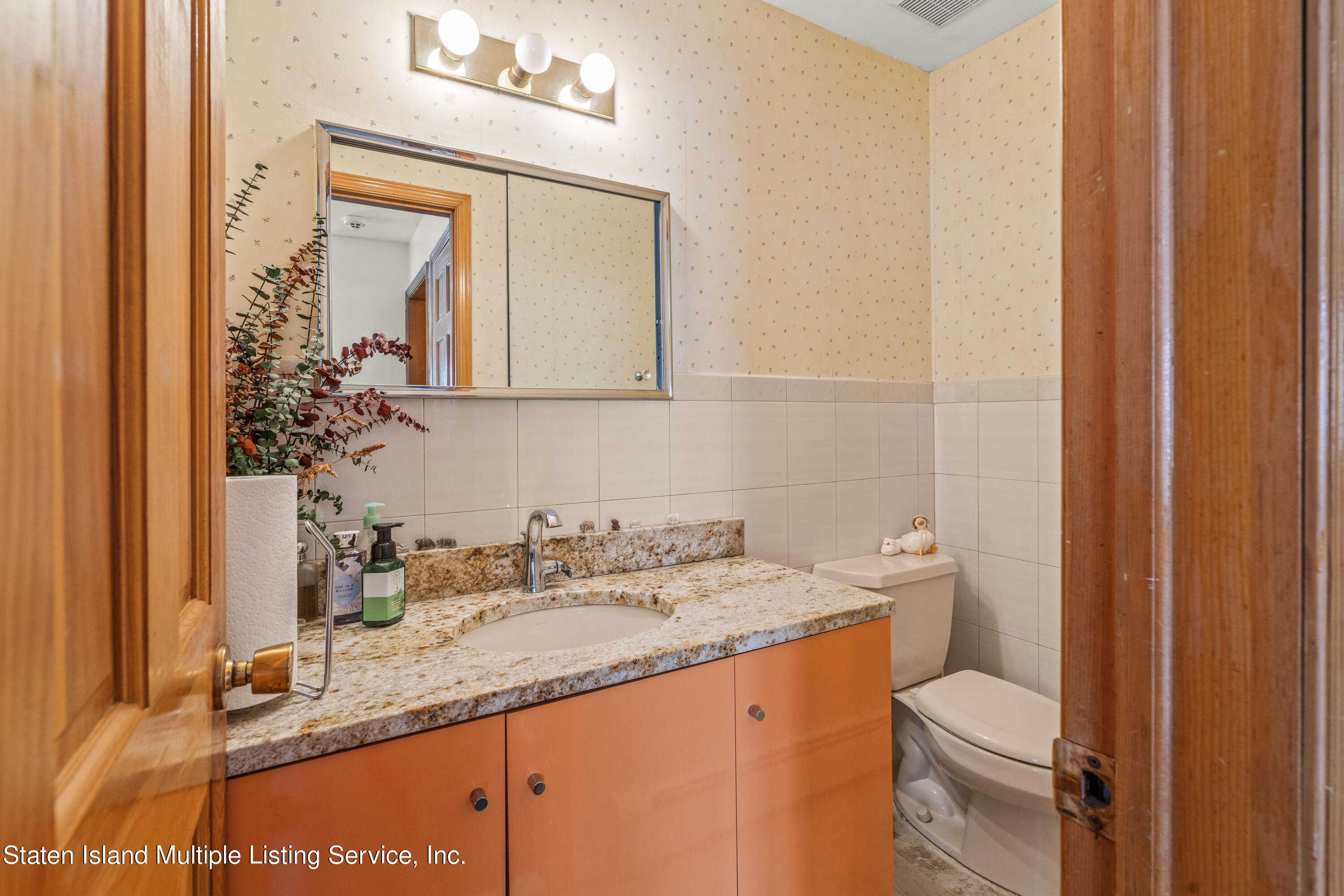 141 Grymes Hill Road Staten Island, NY 10301 - Photo 15 of 37 DSC09706