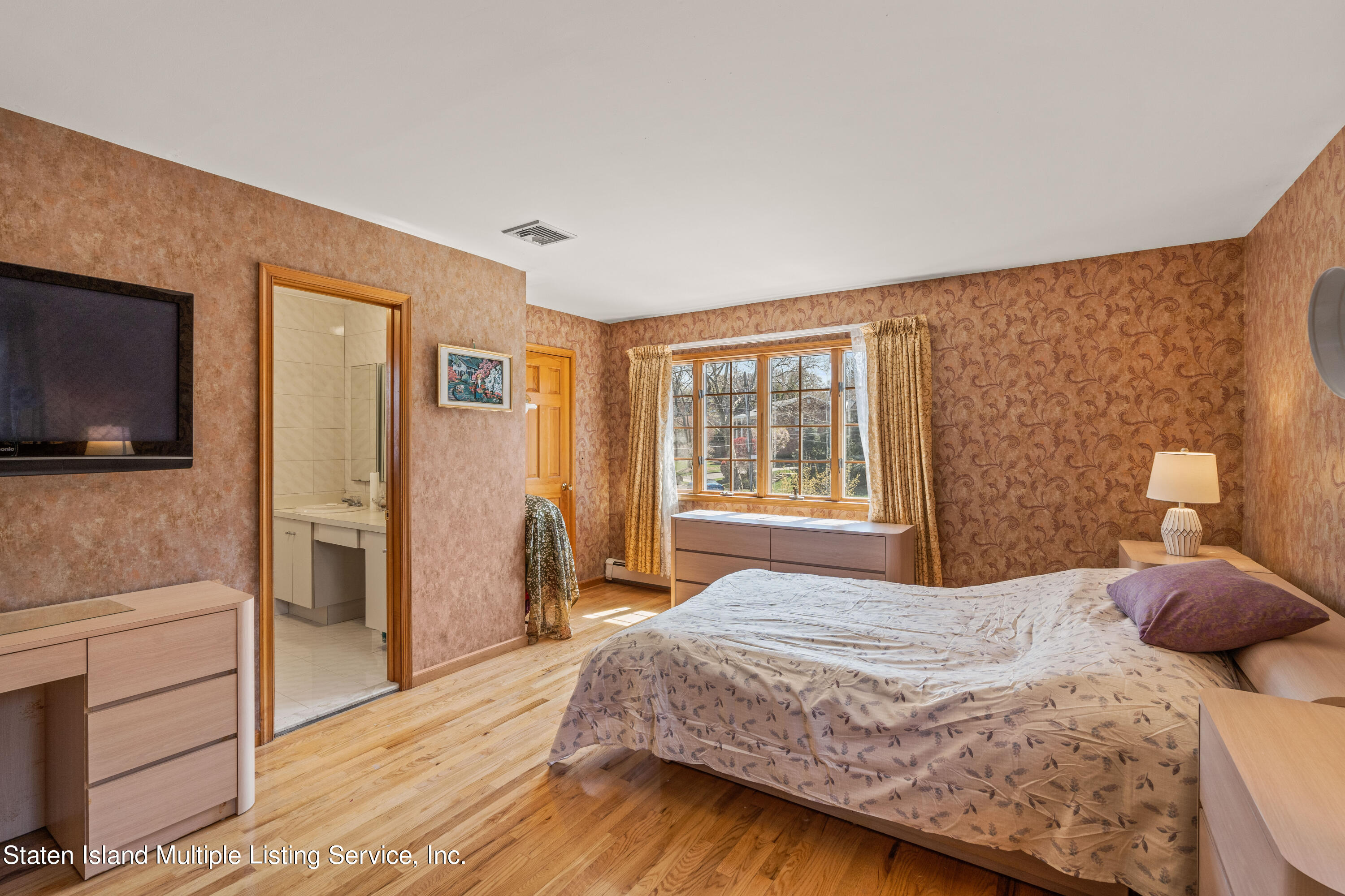 141 Grymes Hill Road Staten Island, NY 10301 - Photo 17 of 37 DSC09718