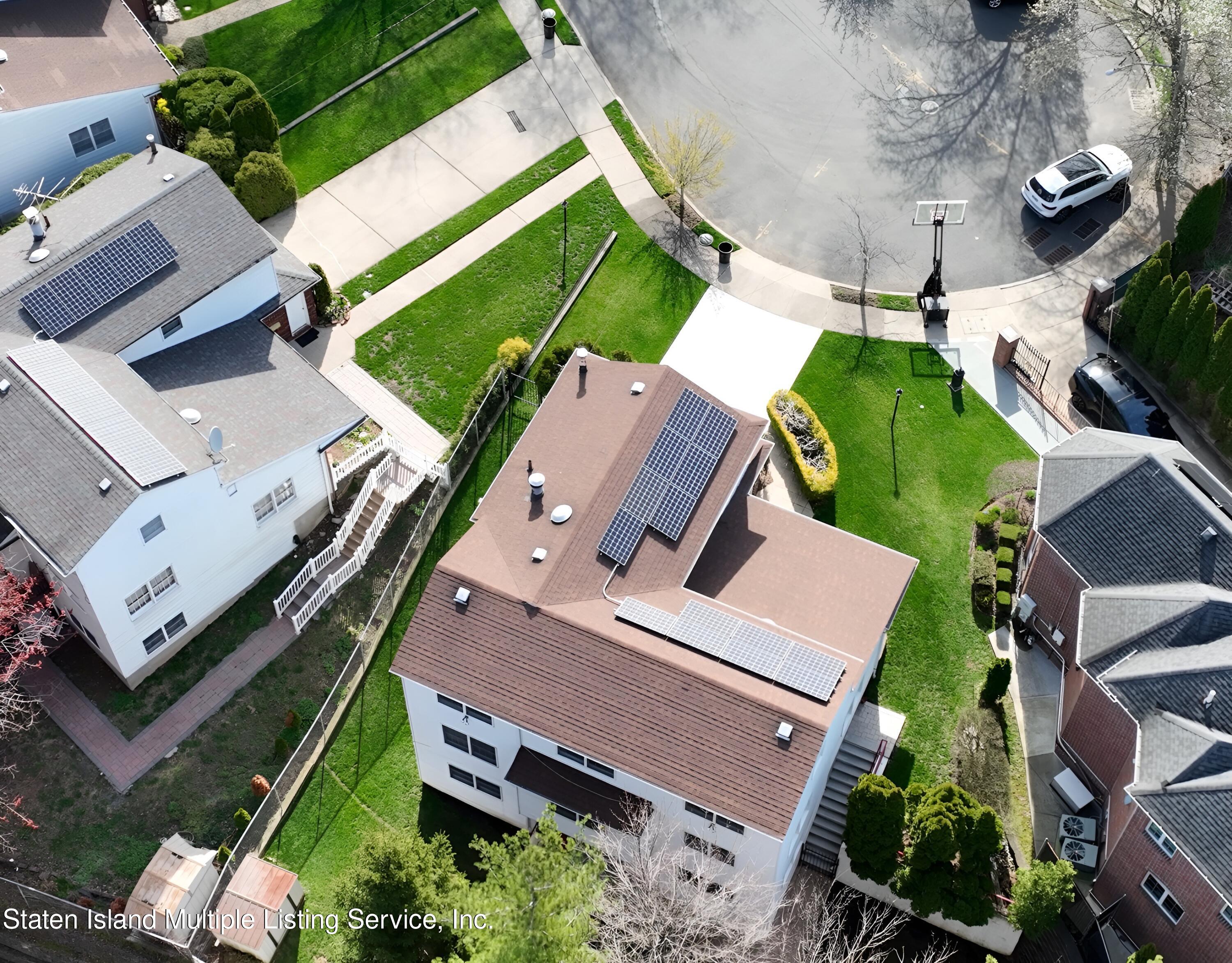 141 Grymes Hill Road Staten Island, NY 10301 - Photo 3 of 37 image0 (5)