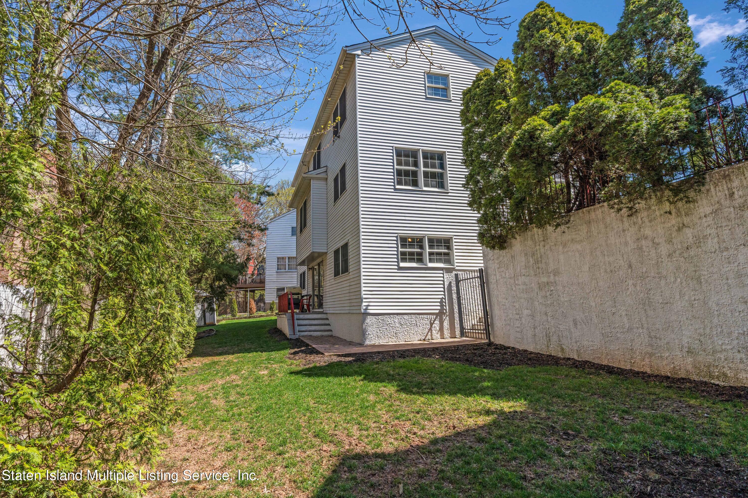 141 Grymes Hill Road Staten Island, NY 10301 - Photo 35 of 37 DSC09803 (1)