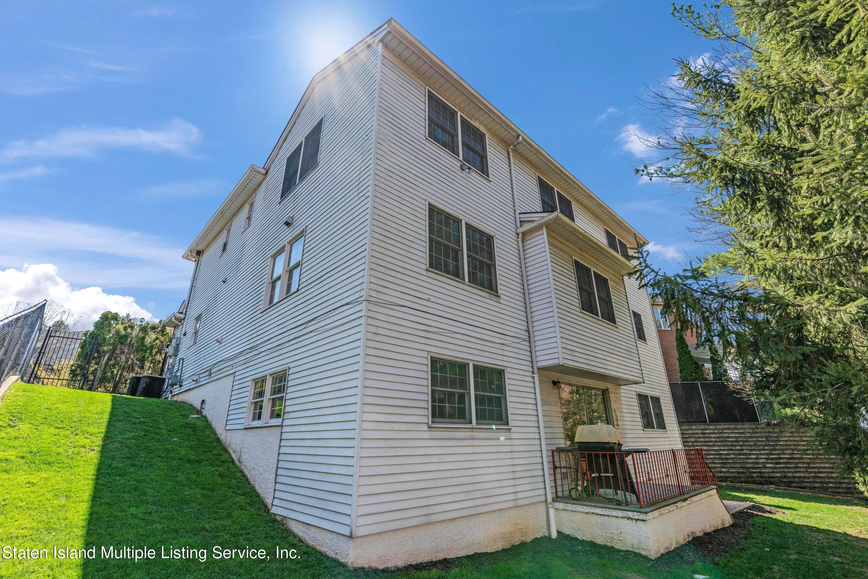 141 Grymes Hill Road Staten Island, NY 10301 - Photo 36 of 37 DSC09812 (1)