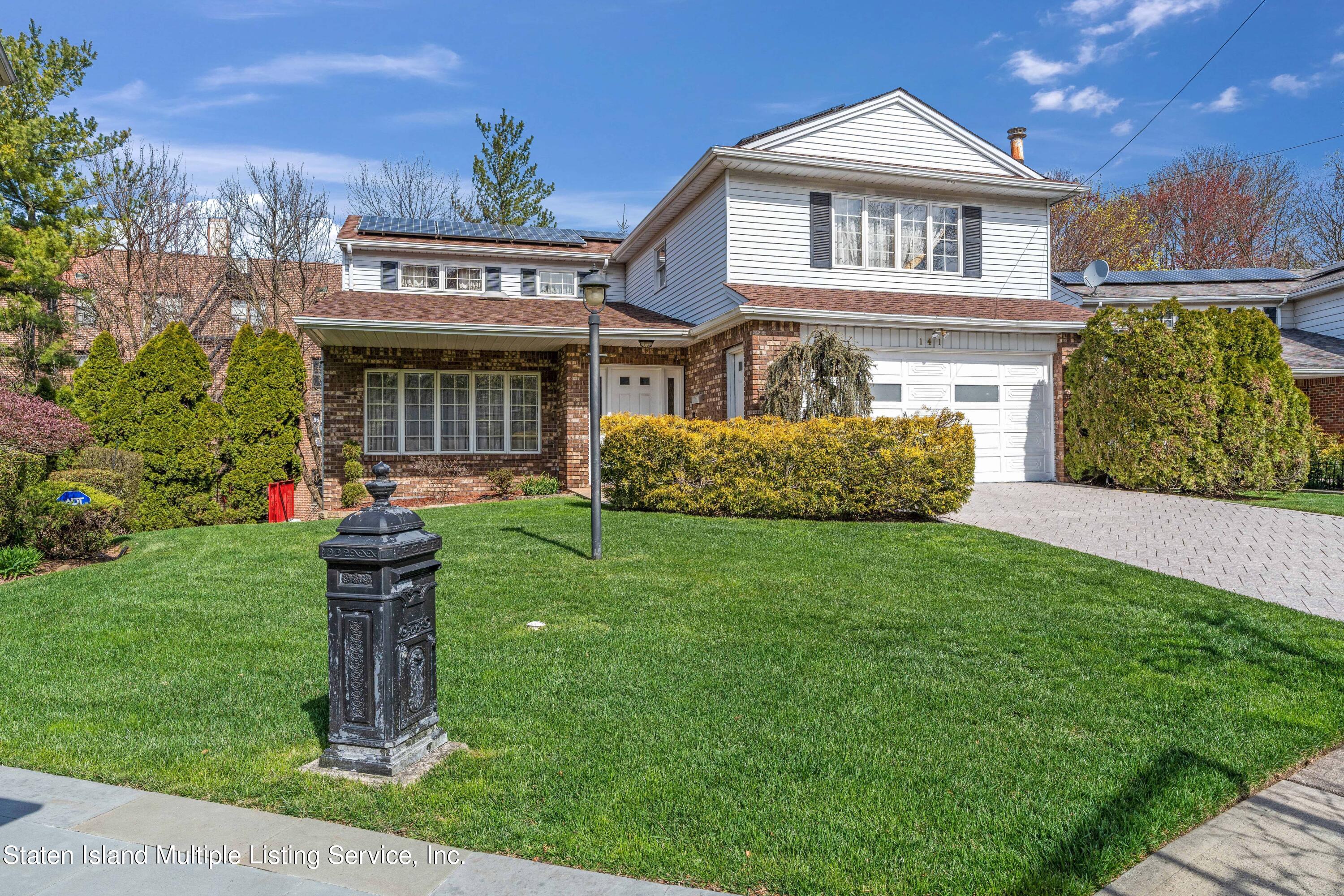 141 Grymes Hill Road Staten Island, NY 10301 - Photo 4 of 37 DSC09416 (2)