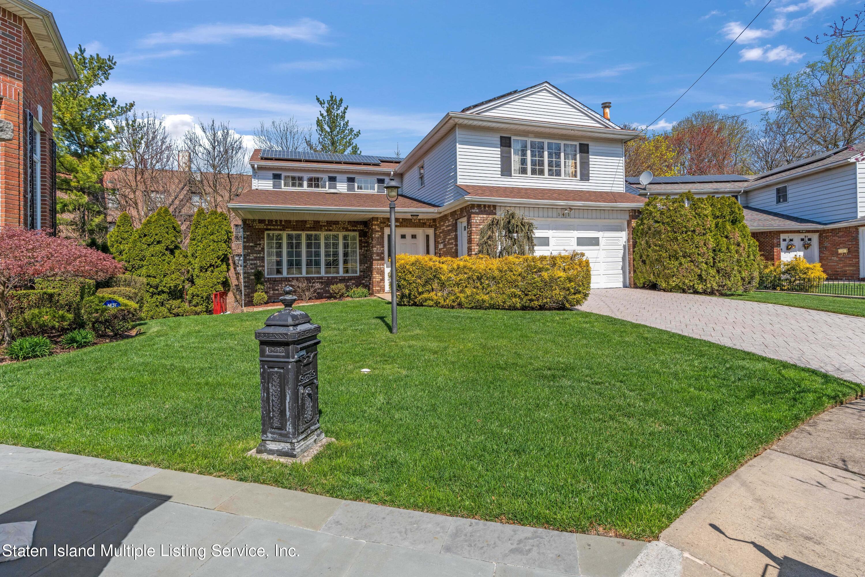 141 Grymes Hill Road Staten Island, NY 10301 - Photo 5 of 37 DSC09617 (1)