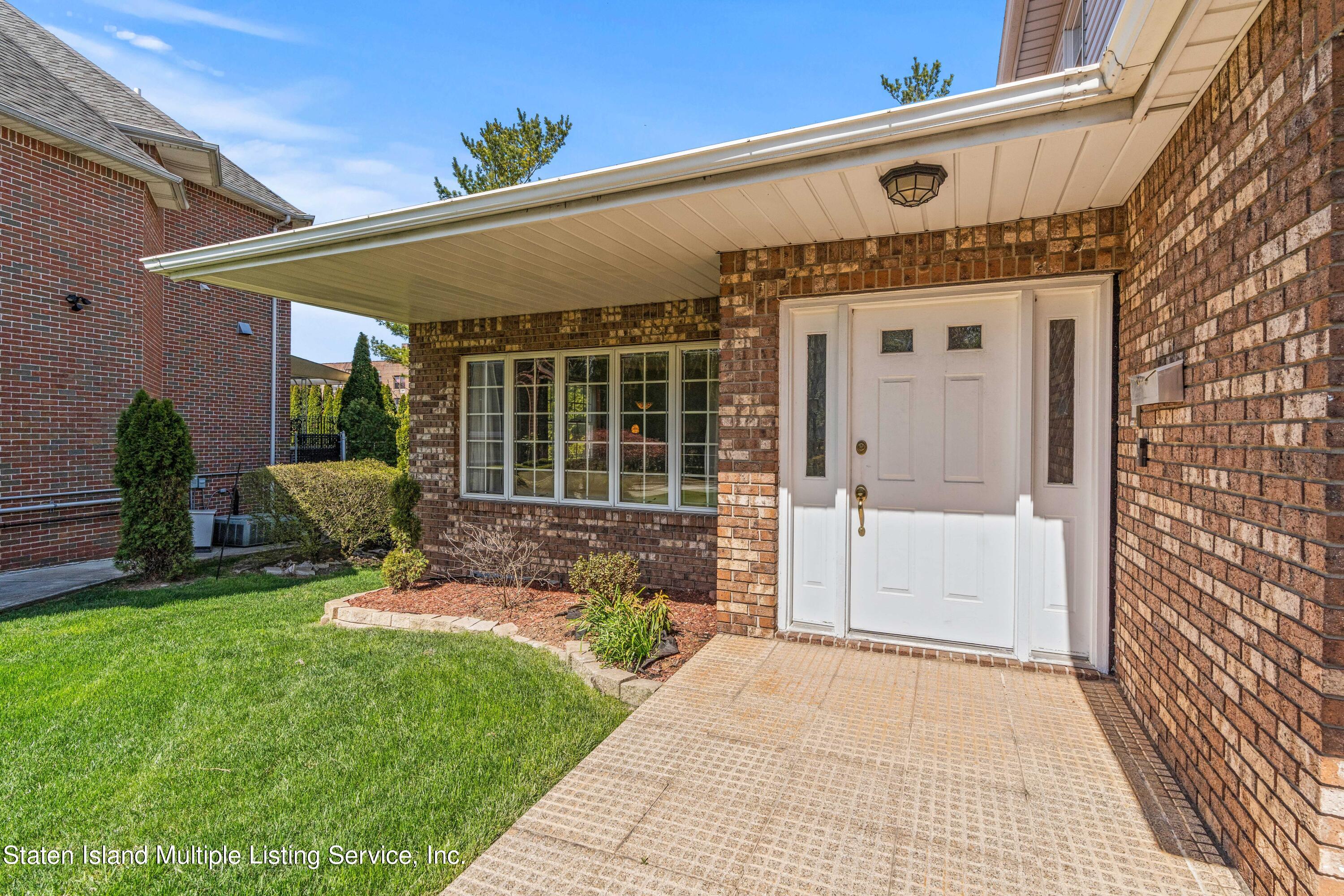 141 Grymes Hill Road Staten Island, NY 10301 - Photo 6 of 37 DSC09626